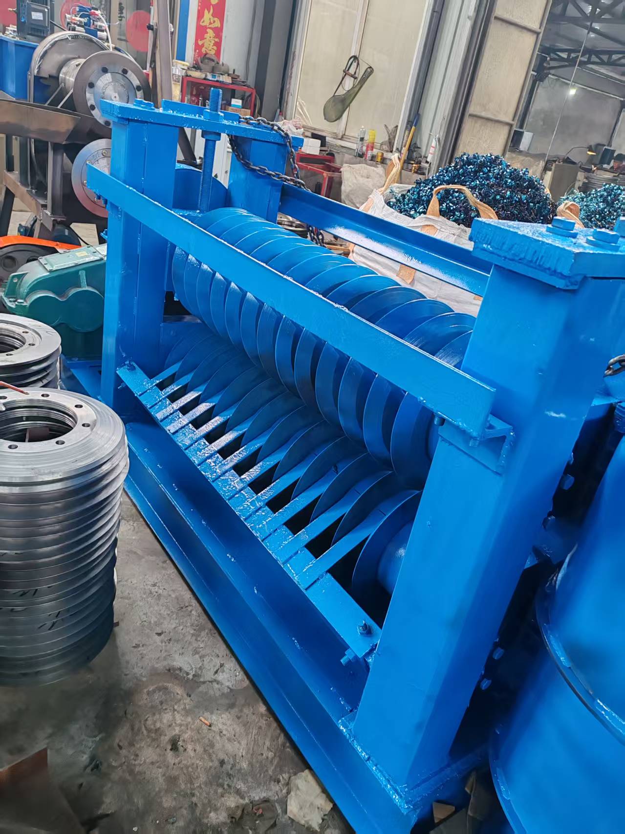 Xinzhe Metal lanseeraa korkean tarkkuuden metallinleikkauskoneen maailmanlaajuisille teollisuusasiakkaille
